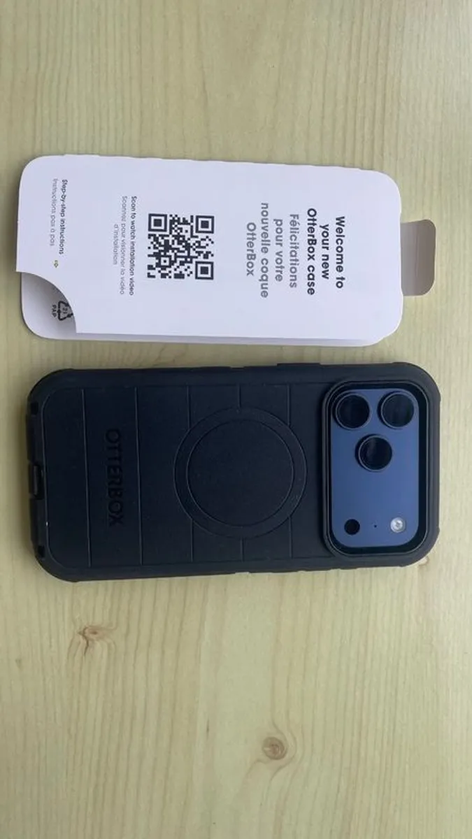 Brand new iPhone 17 Pro Max 256GB Deep Blue - Image 2