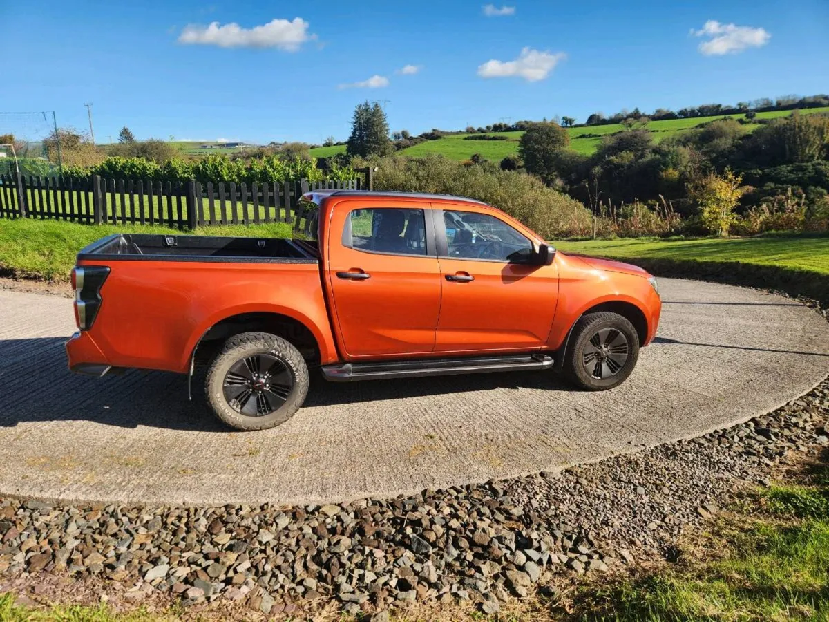 2021 (212) Isuzu D-MAX - Image 3