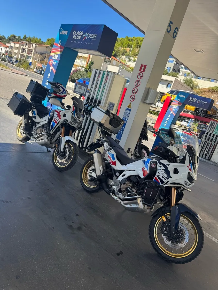 2025 Honda Africa Twin manual ES - Image 3