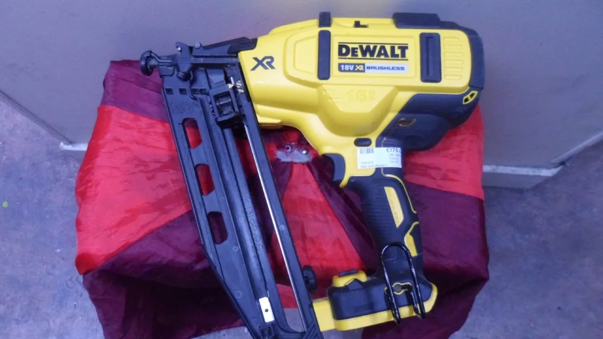 DeWalt Nail Gun (DCN660) - Image 1