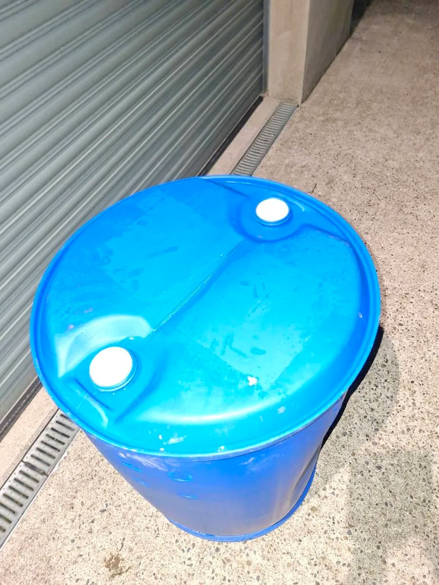 Blue barrels - Image 2