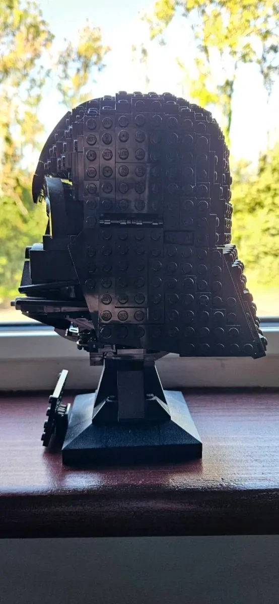 LEGO Star Wars Darth Vader Helmet - Image 4
