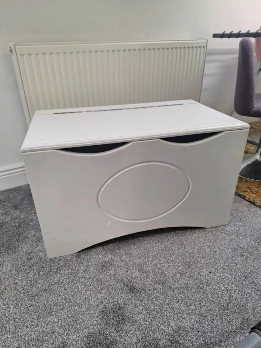 Storage box