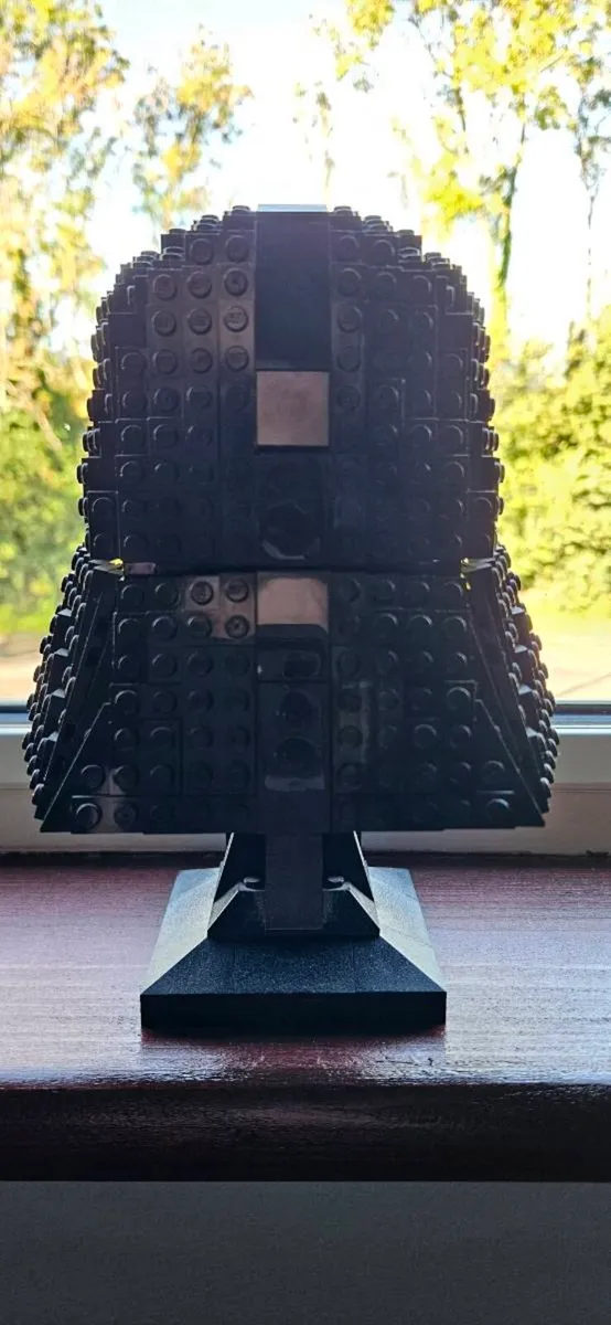 LEGO Star Wars Darth Vader Helmet - Image 3