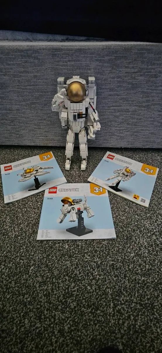 LEGO Creator 3 in 1 Astronaut - Image 1