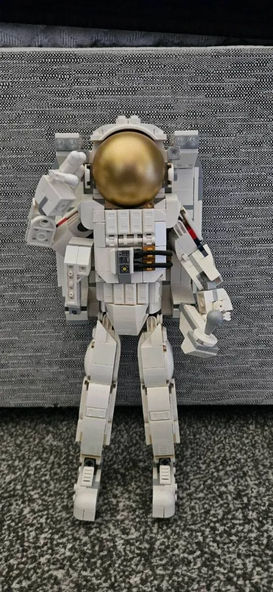 LEGO Creator 3 in 1 Astronaut - Image 2