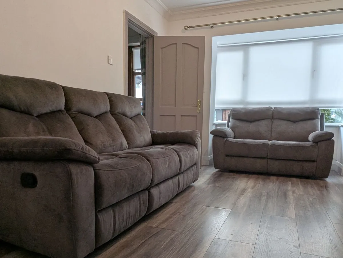 3 + 2 Seater Recliner sofa - Image 2