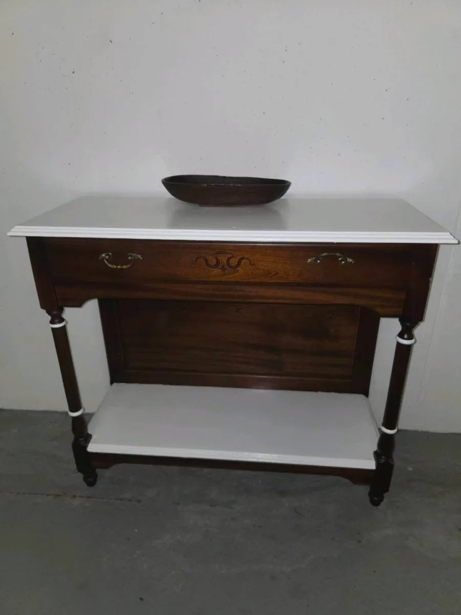 Console table - Image 1