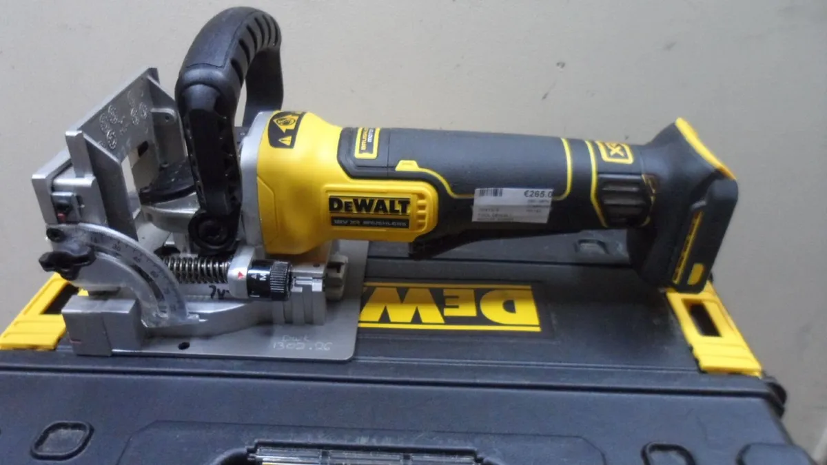 DeWalt Biscuit Joiner (DCW682) - Image 1
