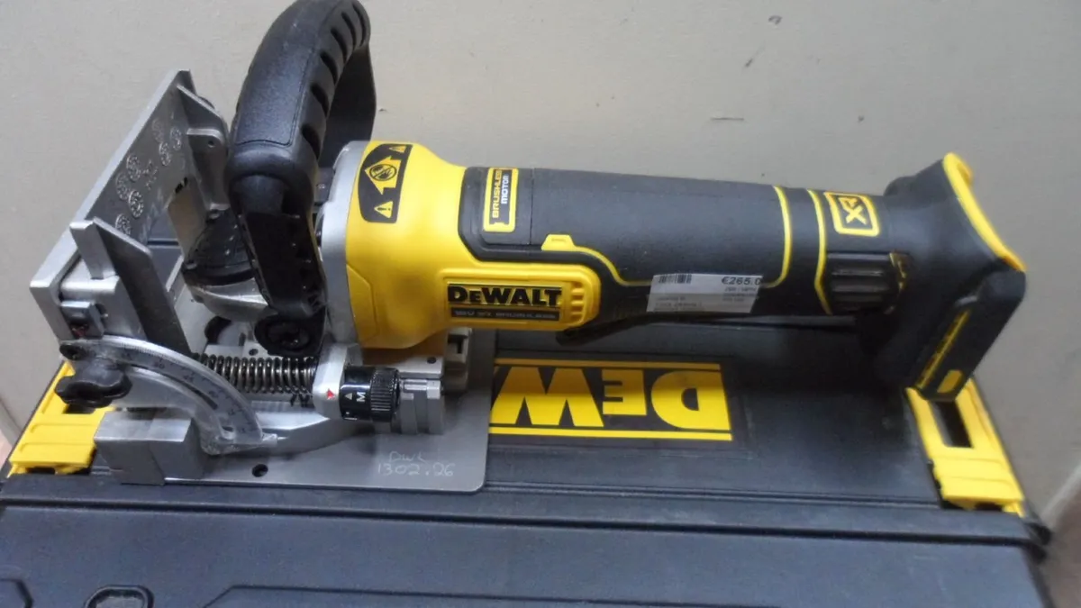 DeWalt Biscuit Joiner (DCW682) - Image 2