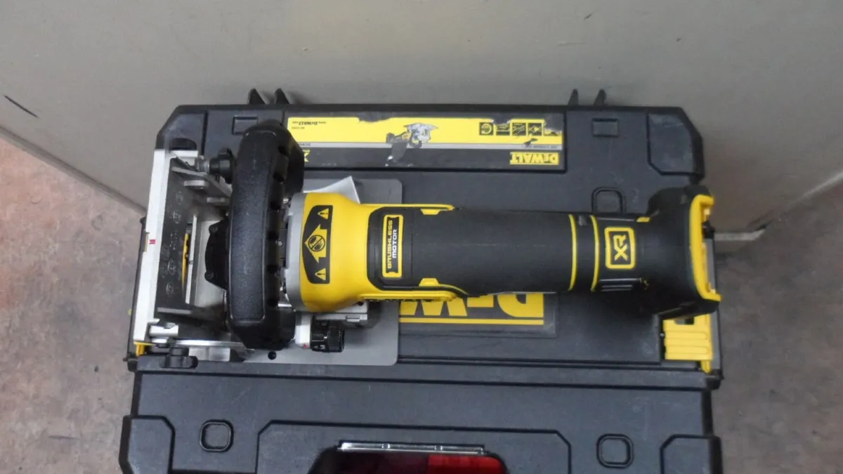 DeWalt Biscuit Joiner (DCW682) - Image 3