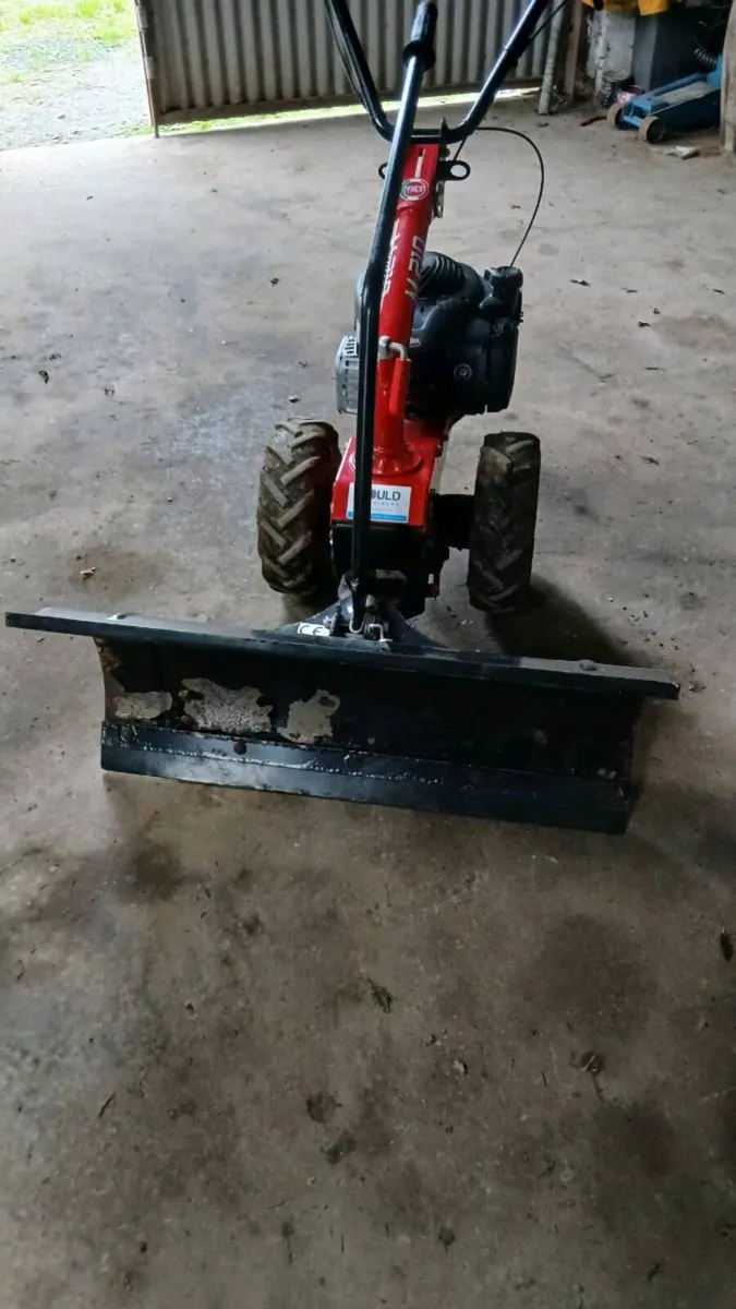 Petrol  yard  scraper - Image 3
