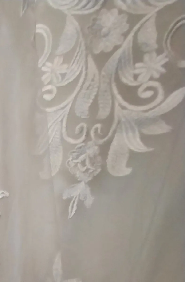 Wedding dresses - Image 4