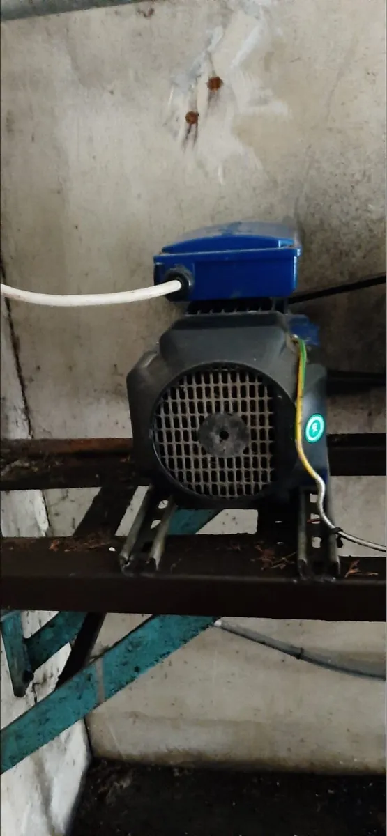 Milking Machine Vacuum Pump and Motor - Image 3