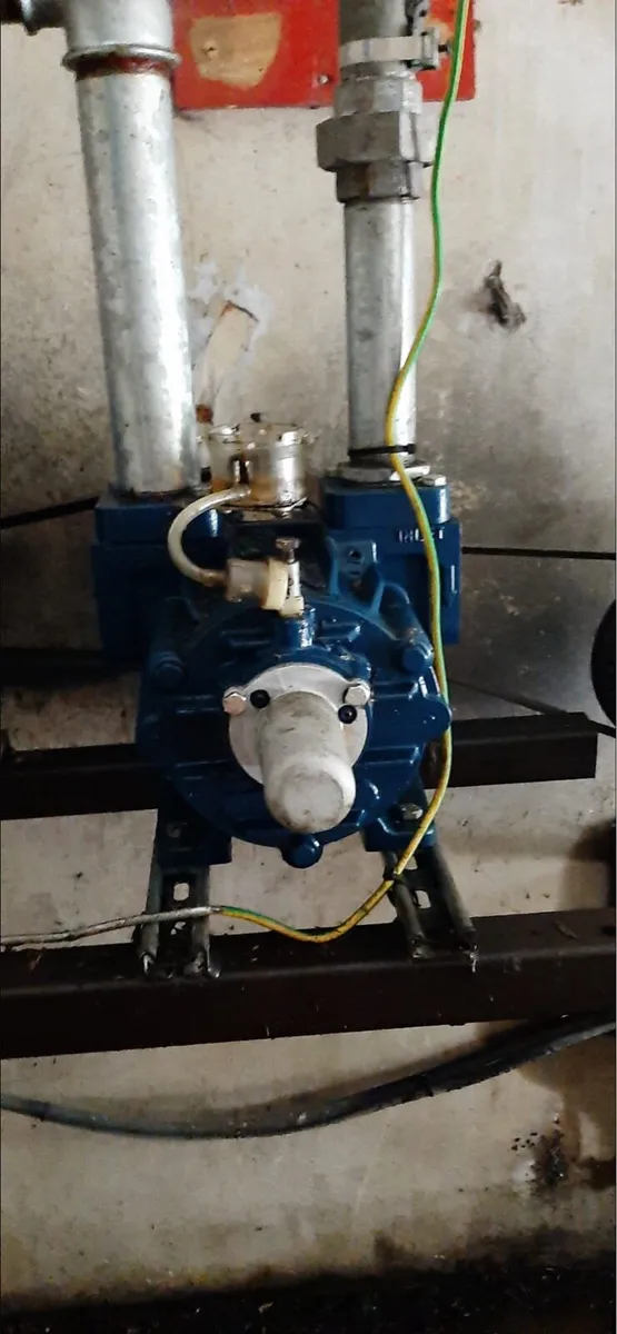 Milking Machine Vacuum Pump and Motor - Image 4