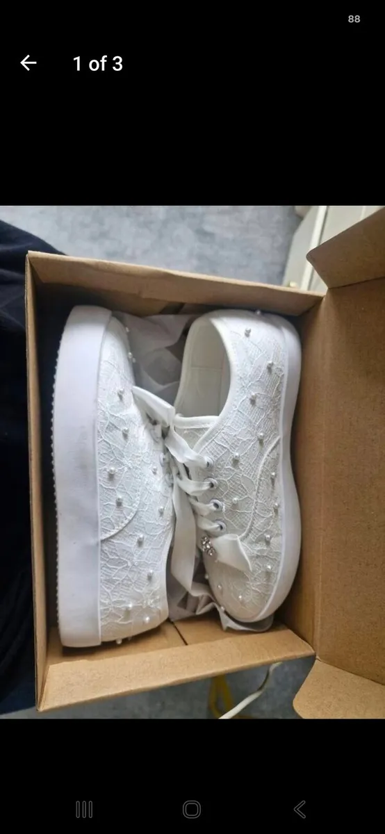White runners with Pearls size 32 - Image 1
