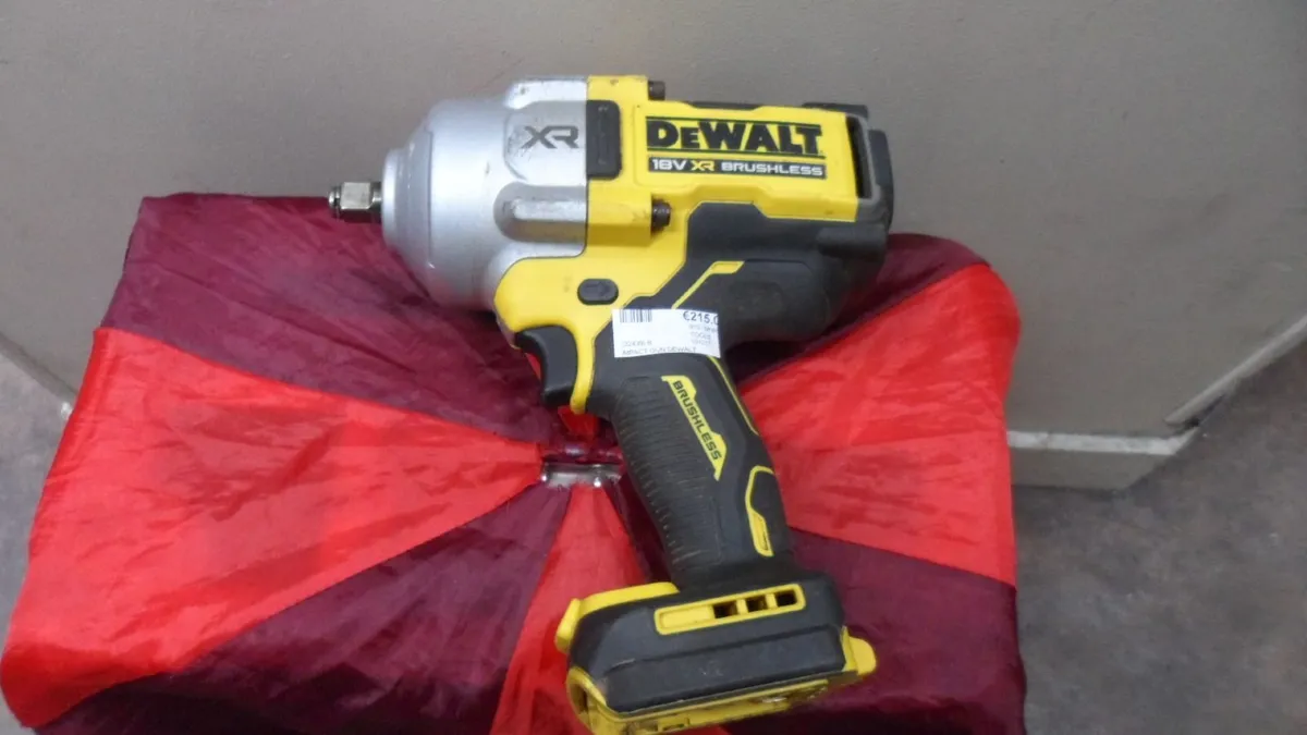 DeWalt 1/2" Torque Impact Wrench (DCF961) - Image 2
