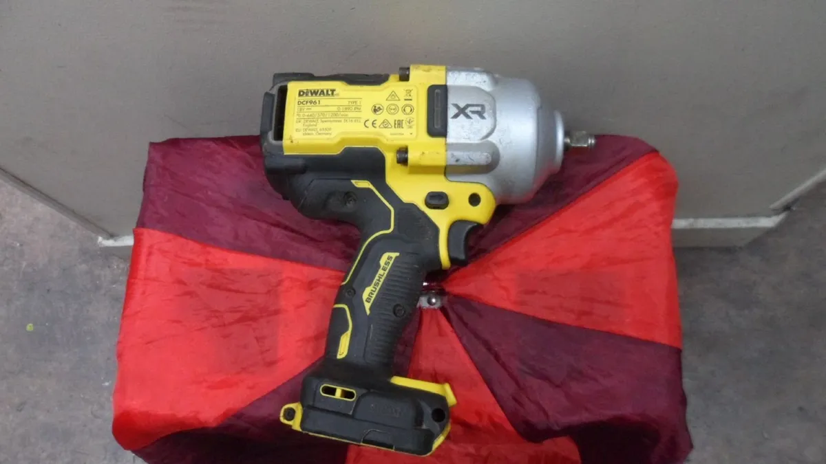 DeWalt 1/2" Torque Impact Wrench (DCF961) - Image 3