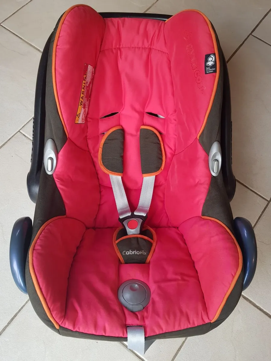 Maxi-Cosi Baby Car Seat and EasyFix ISOFIX Base - Image 3