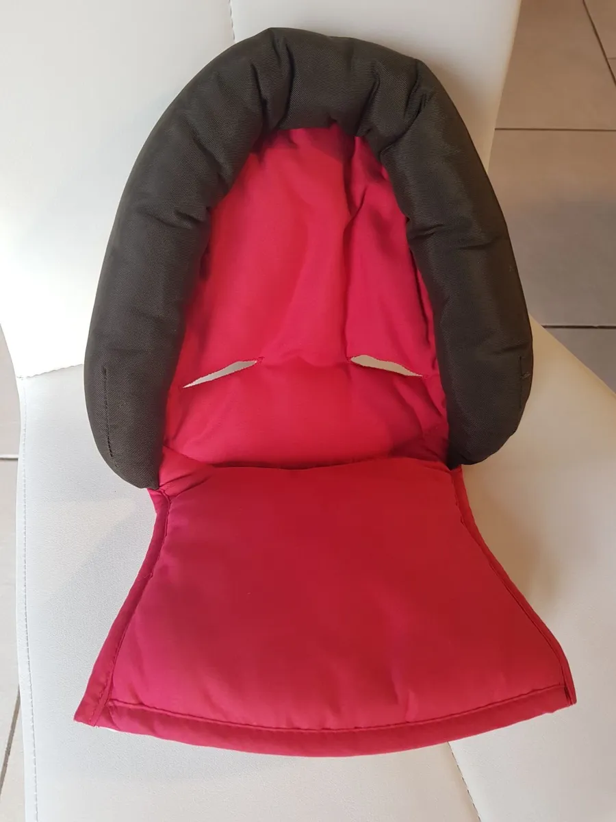 Maxi-Cosi Baby Car Seat and EasyFix ISOFIX Base - Image 4