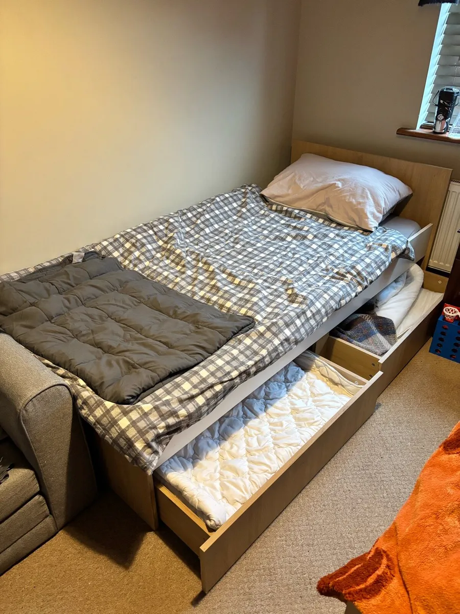 Single bed - Image 2