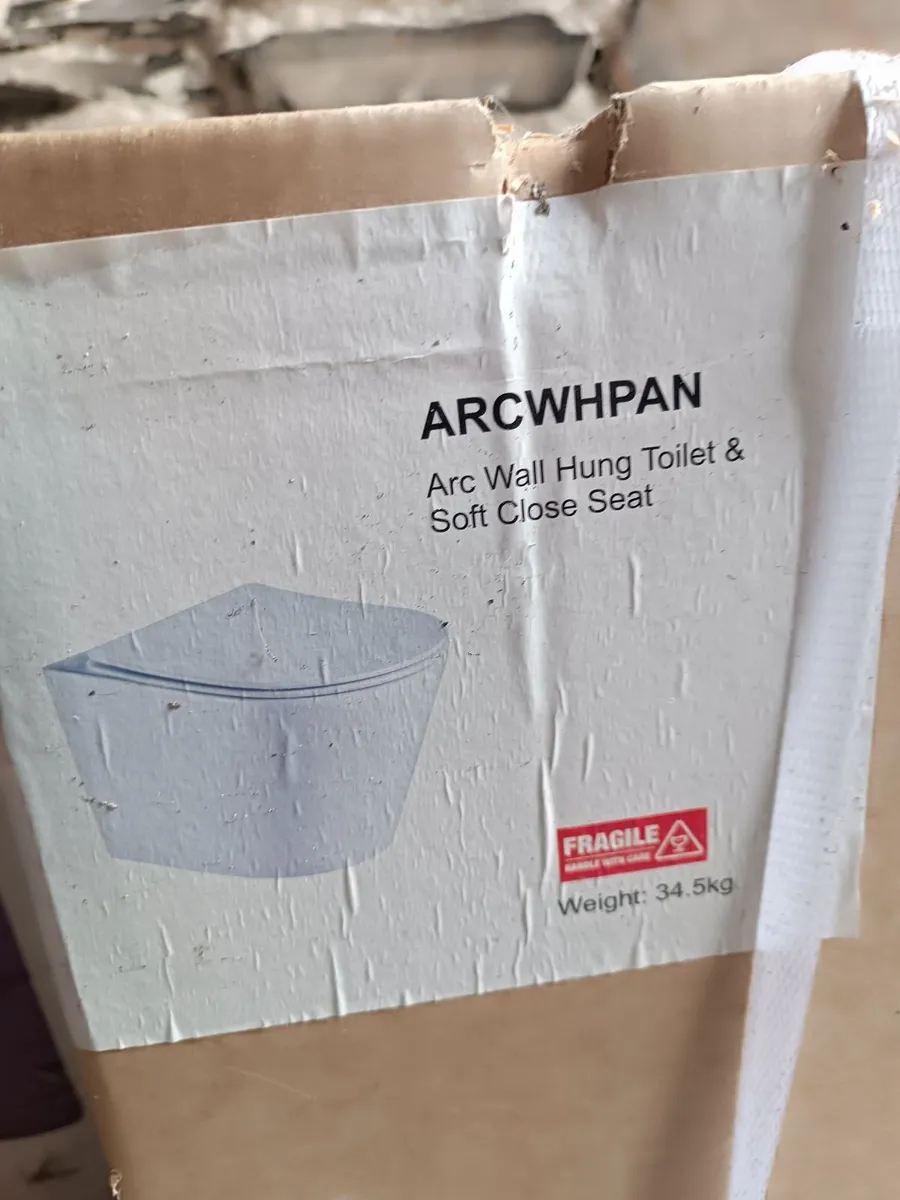 Wall hung toilet.   new. - Image 1