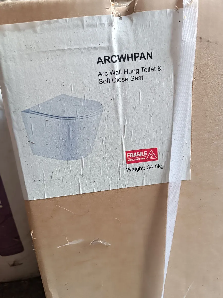 Wall hung toilet.   new. - Image 4