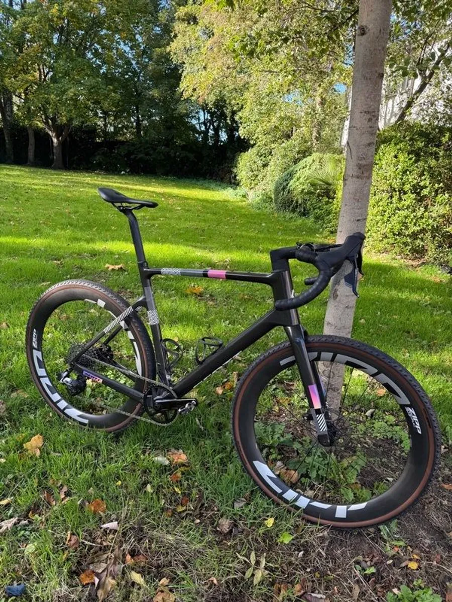 Scott Addict Gravel 30 - Image 1