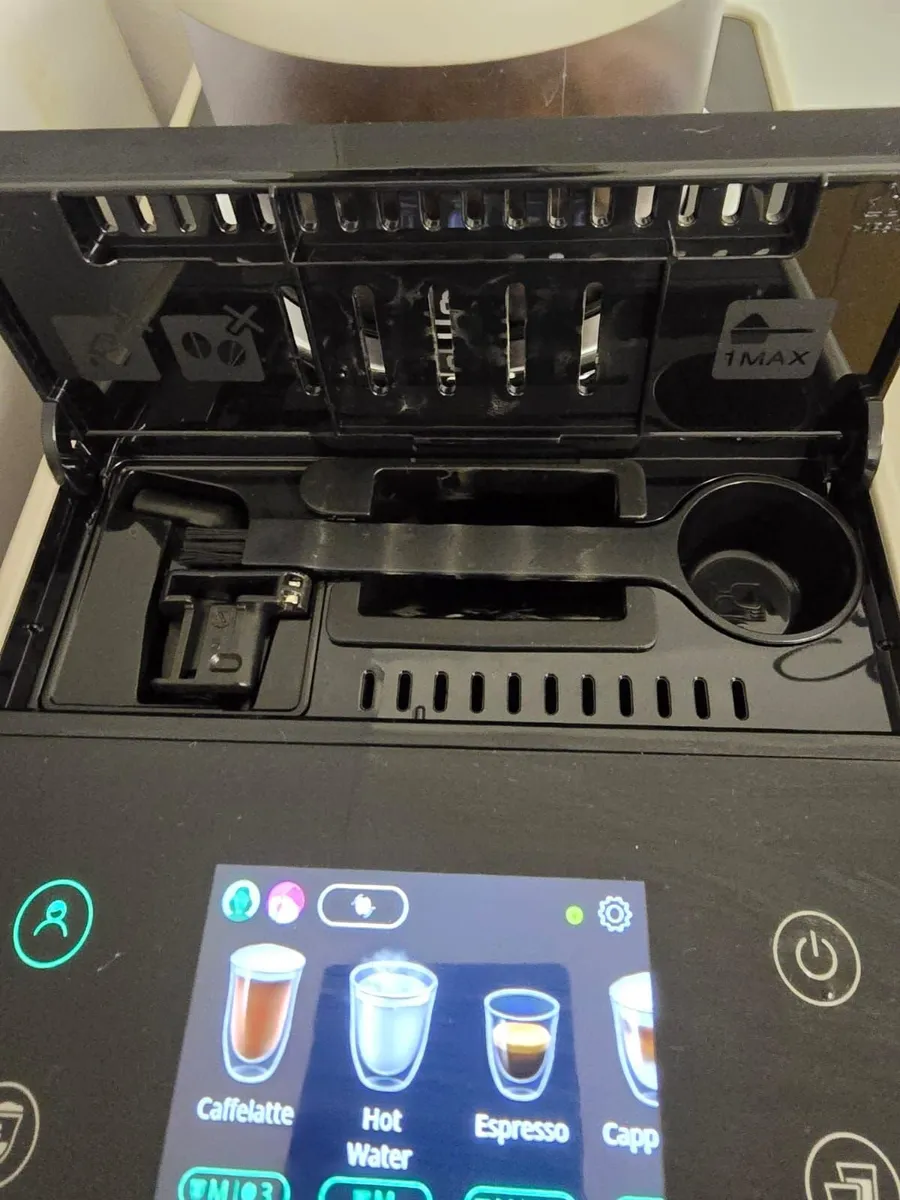De'Longhi Rivelia Bean-to-Cup Coffee Machine - Image 4