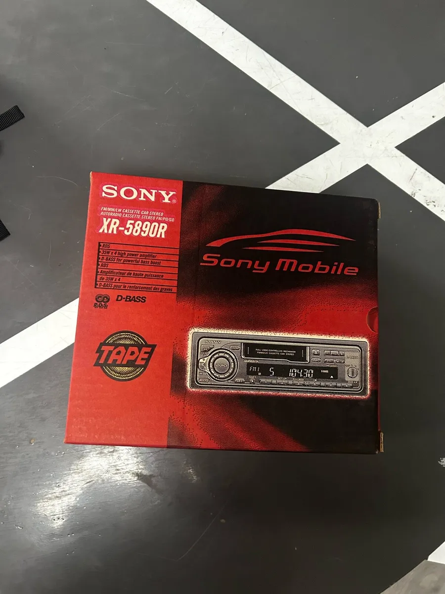 Car Sony cassette stereo - Image 1