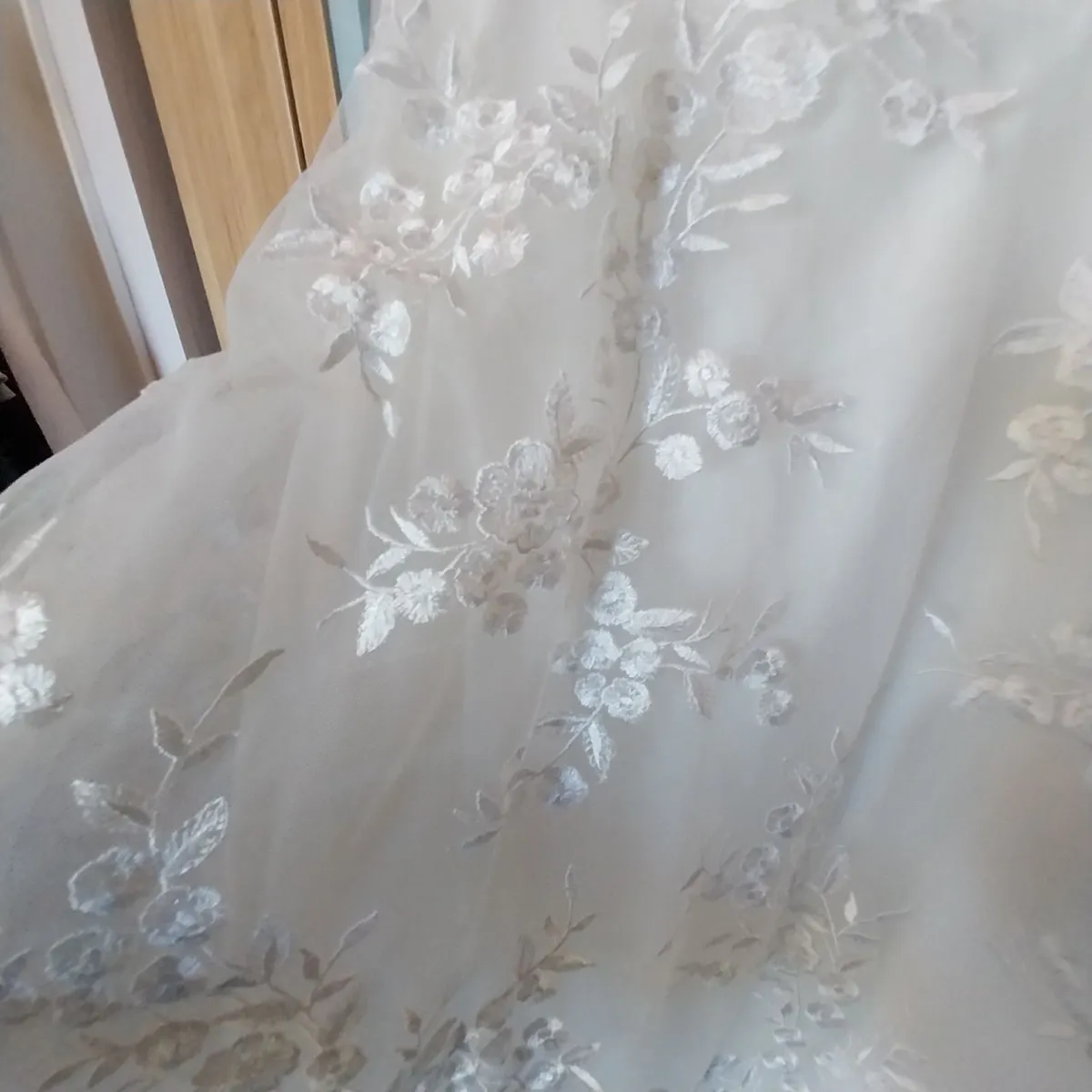 Wedding dresses - Image 2