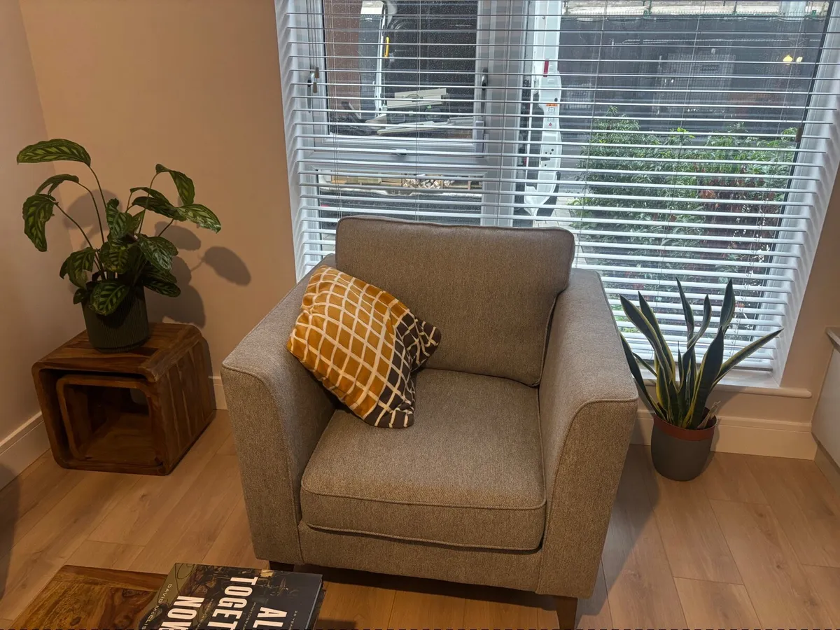 Suite of furniture - Image 2