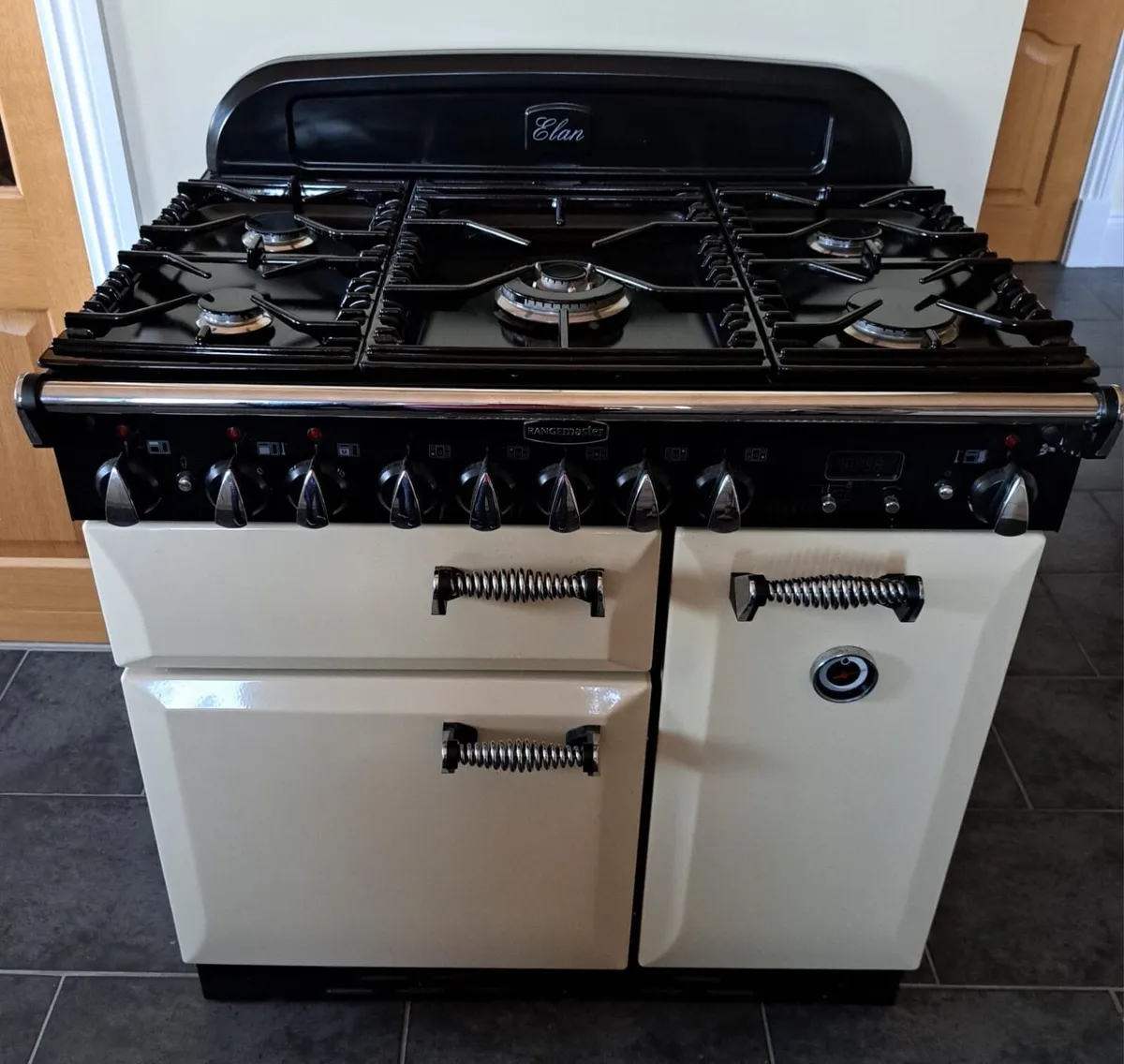 Cooker - Image 1