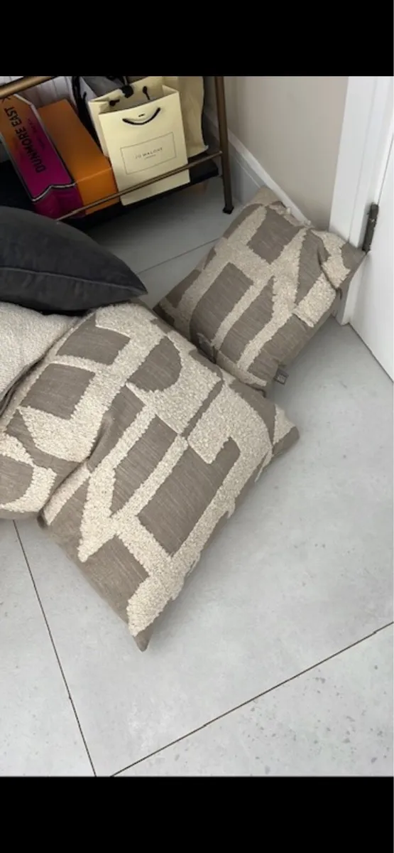 Scatterbox cushions - Image 1