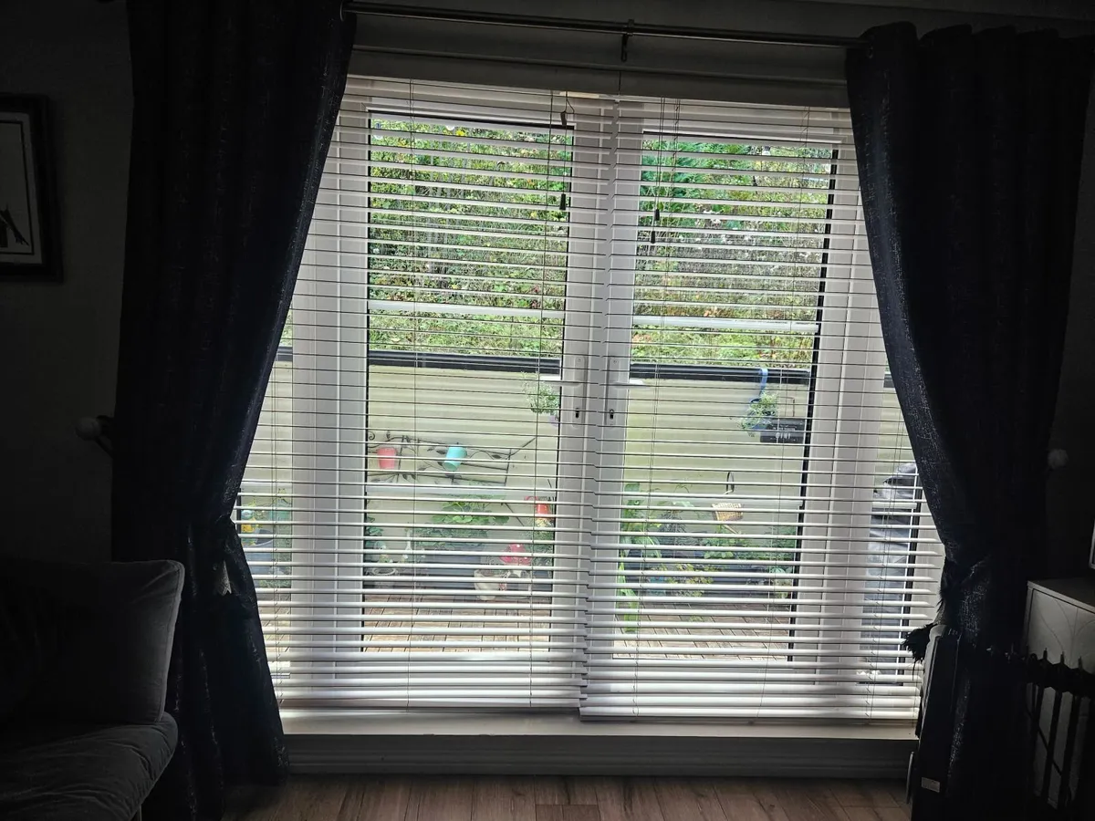 Blinds - Image 1