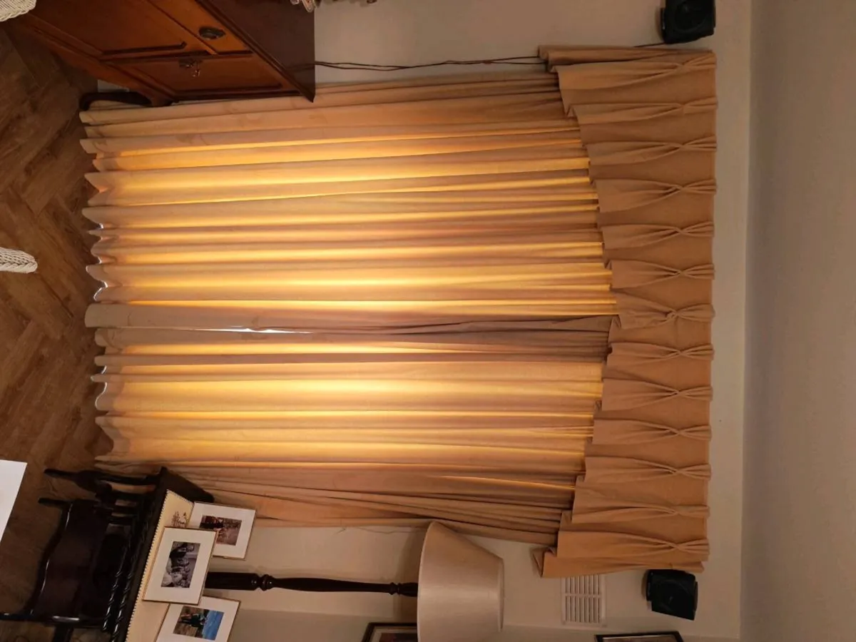 Curtains - Image 3