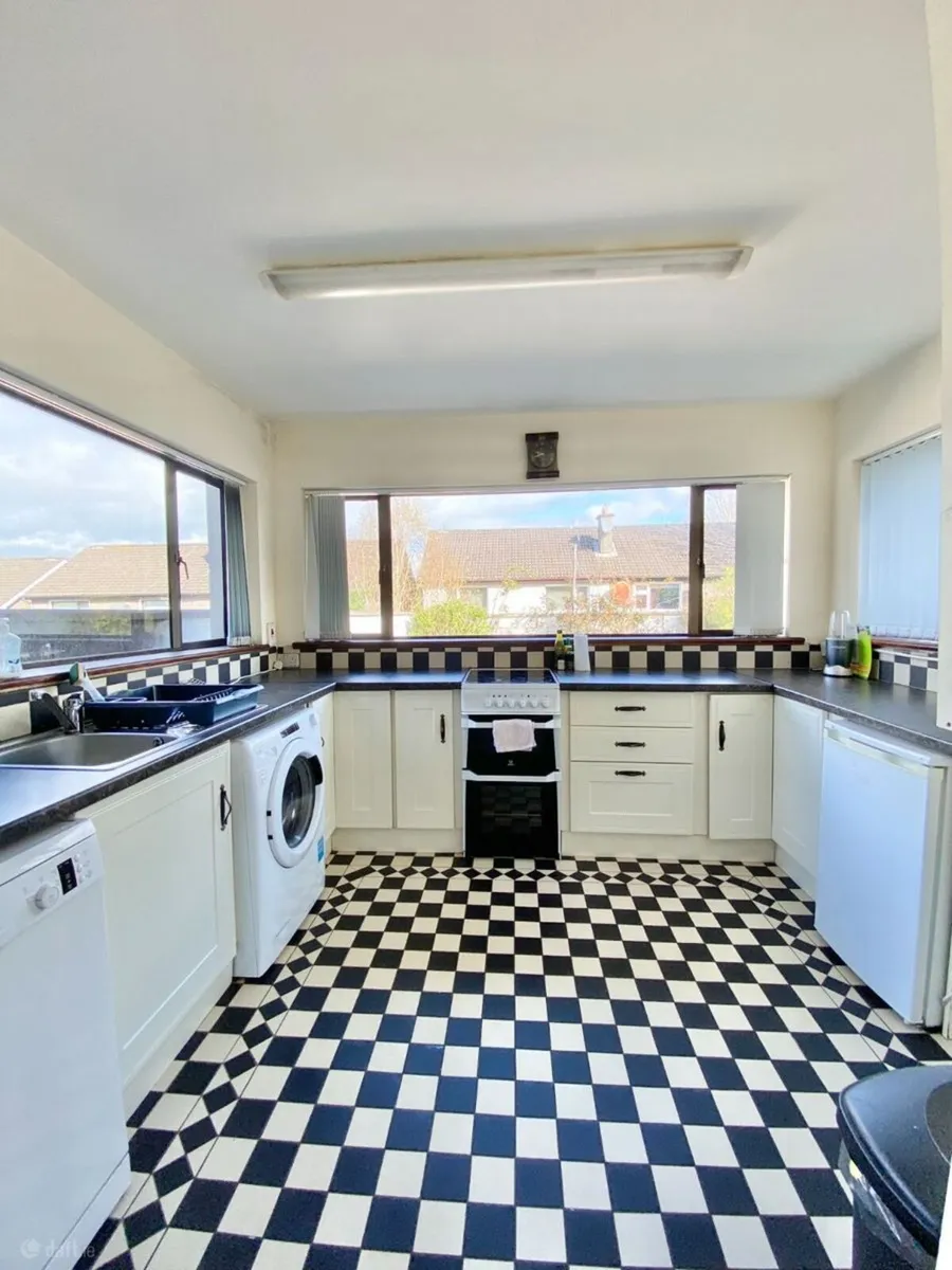 Kitchen cabinets - Image 1