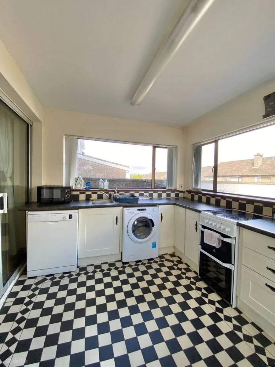 Kitchen cabinets - Image 2