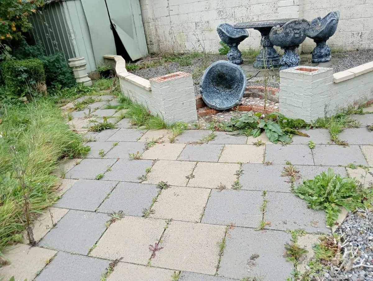 Concrete garden furniture - Image 1