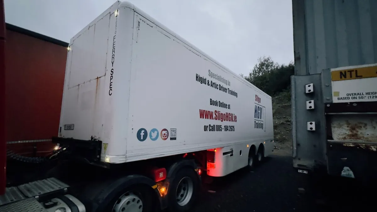 Gray & Adams 10m twin axle Trailer - Image 3