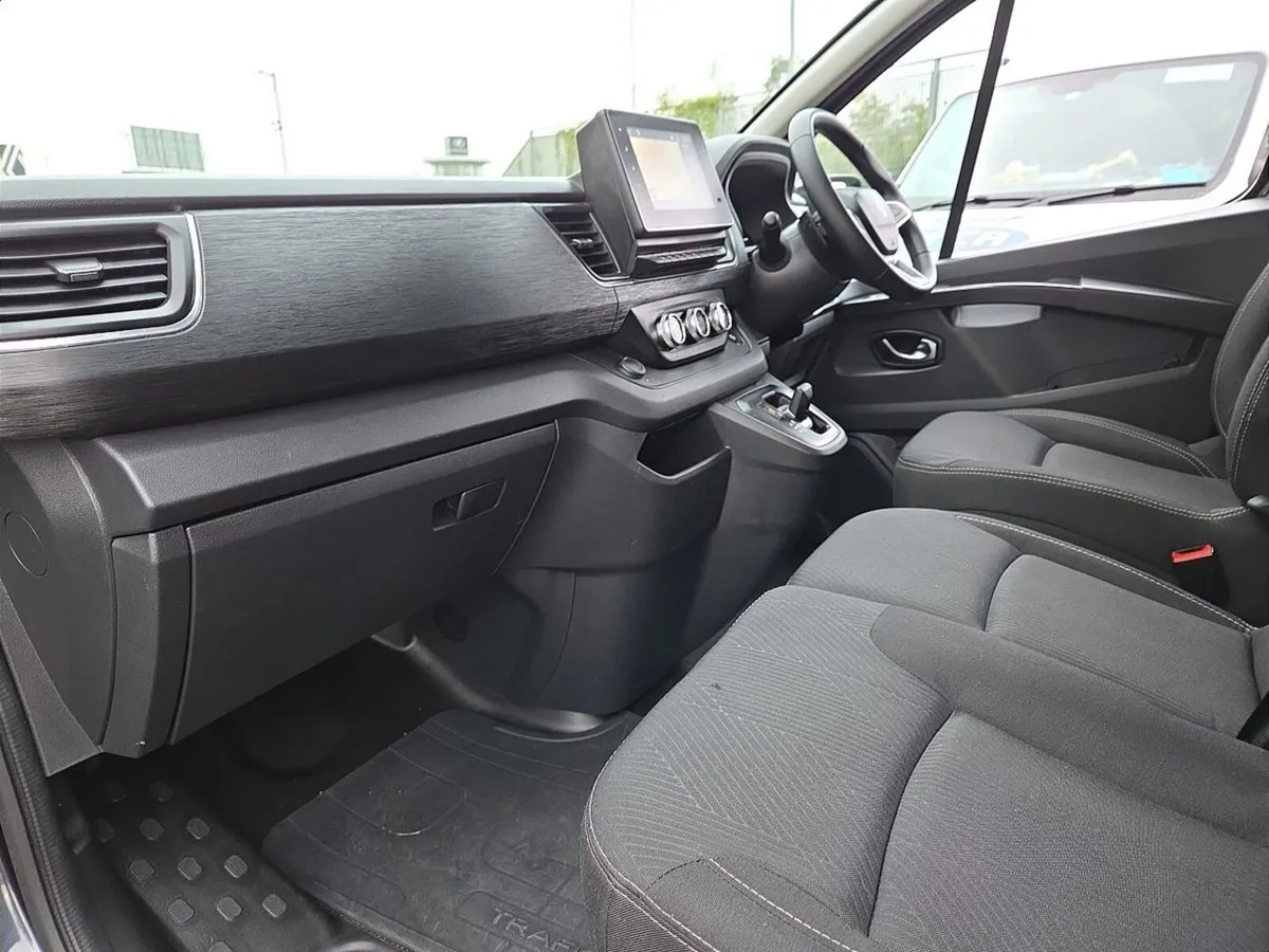 Renault Trafic LL30 BLUE DCI 170 9SP A - Image 4