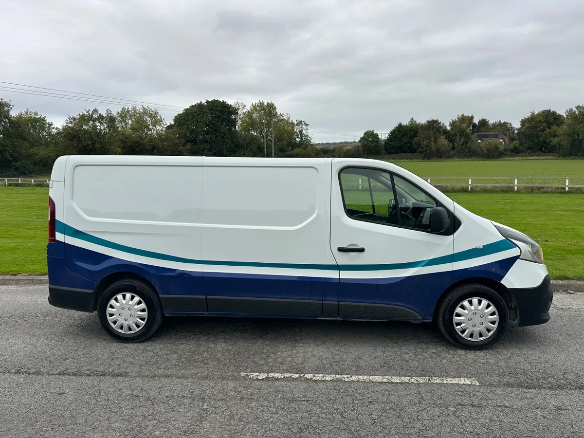 Renault Trafic 2017 DOE 09/27 - Image 3