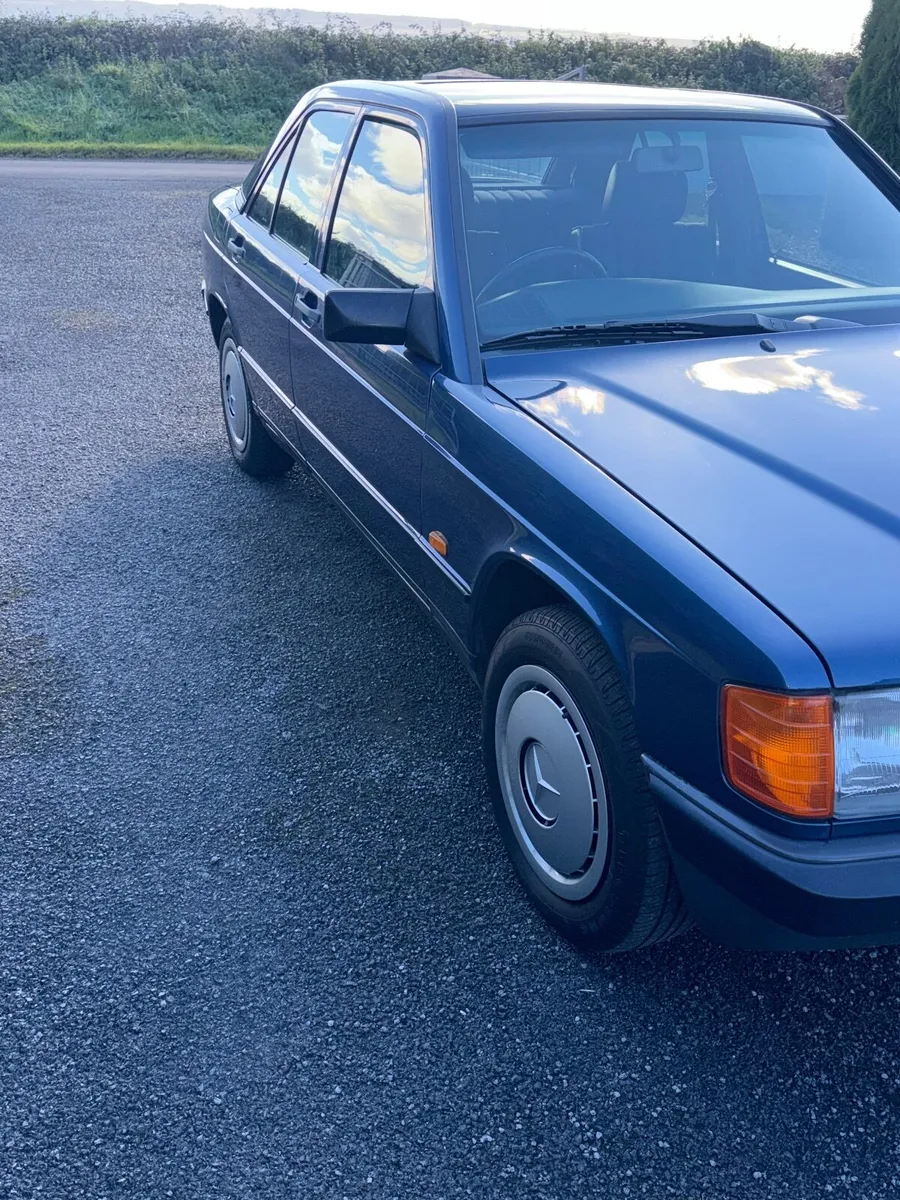Mercedes-Benz 190 1987 - Image 3