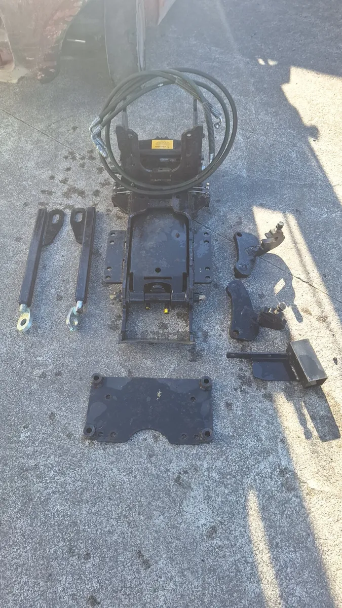 Dromone Hydraulic Pickup Hitch For Same Silver 130 - Image 1