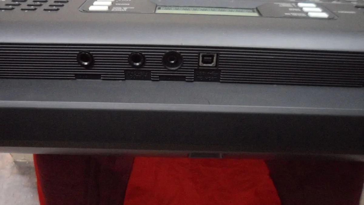 Yamaha PSR-E373 Keyboard - Image 3