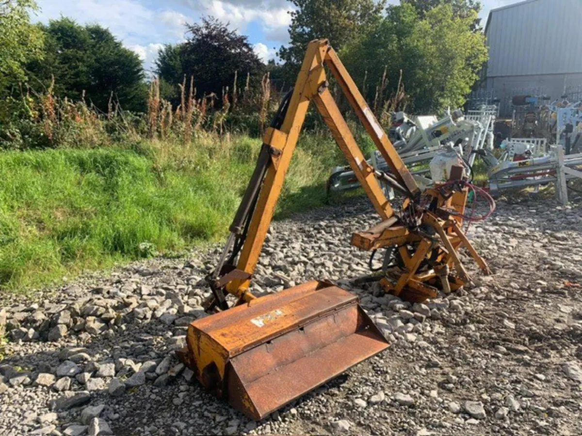 MCCONNEL PA24 FLAIL HEDGER, RH CUT - Image 4