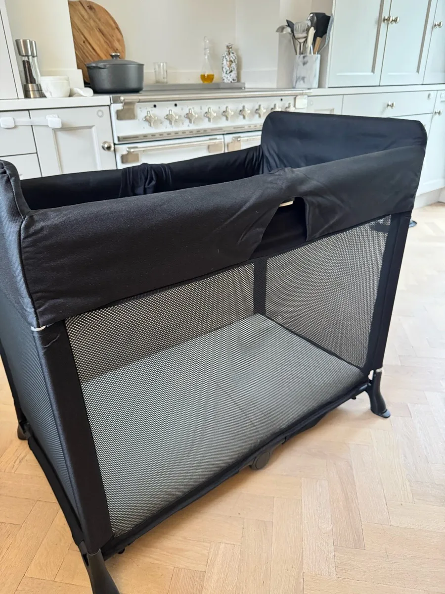 Bugaboo Travel Cot - Image 3