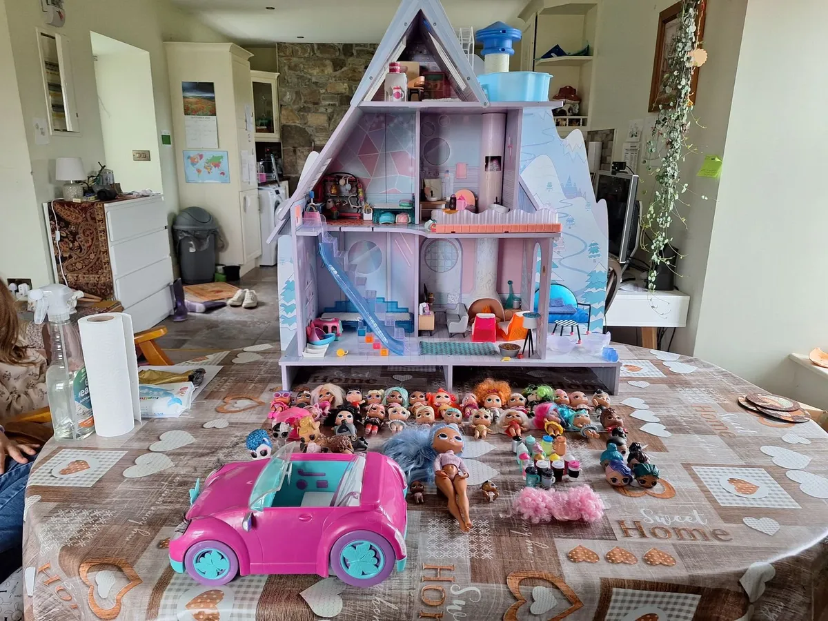 LOL doll house, LOL dolls and accessories