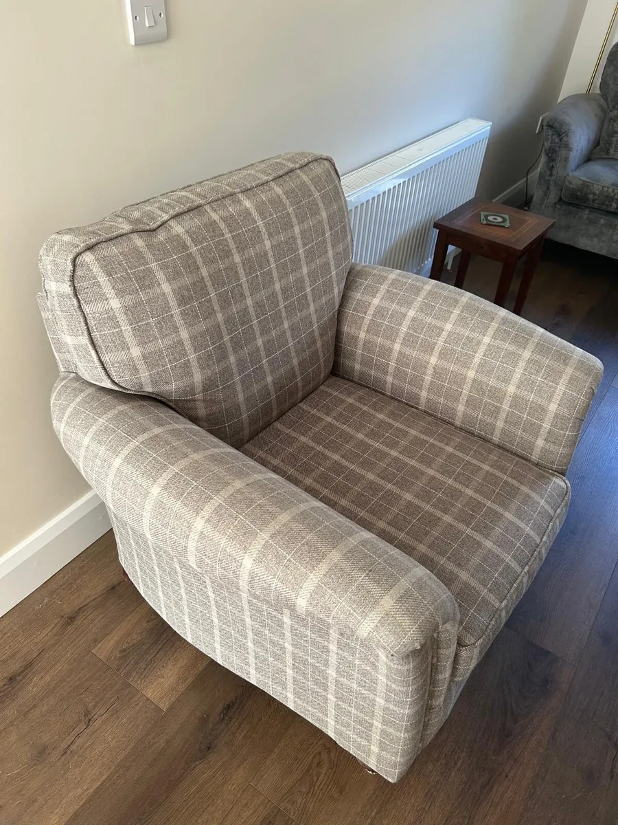 Arm chair - Image 1