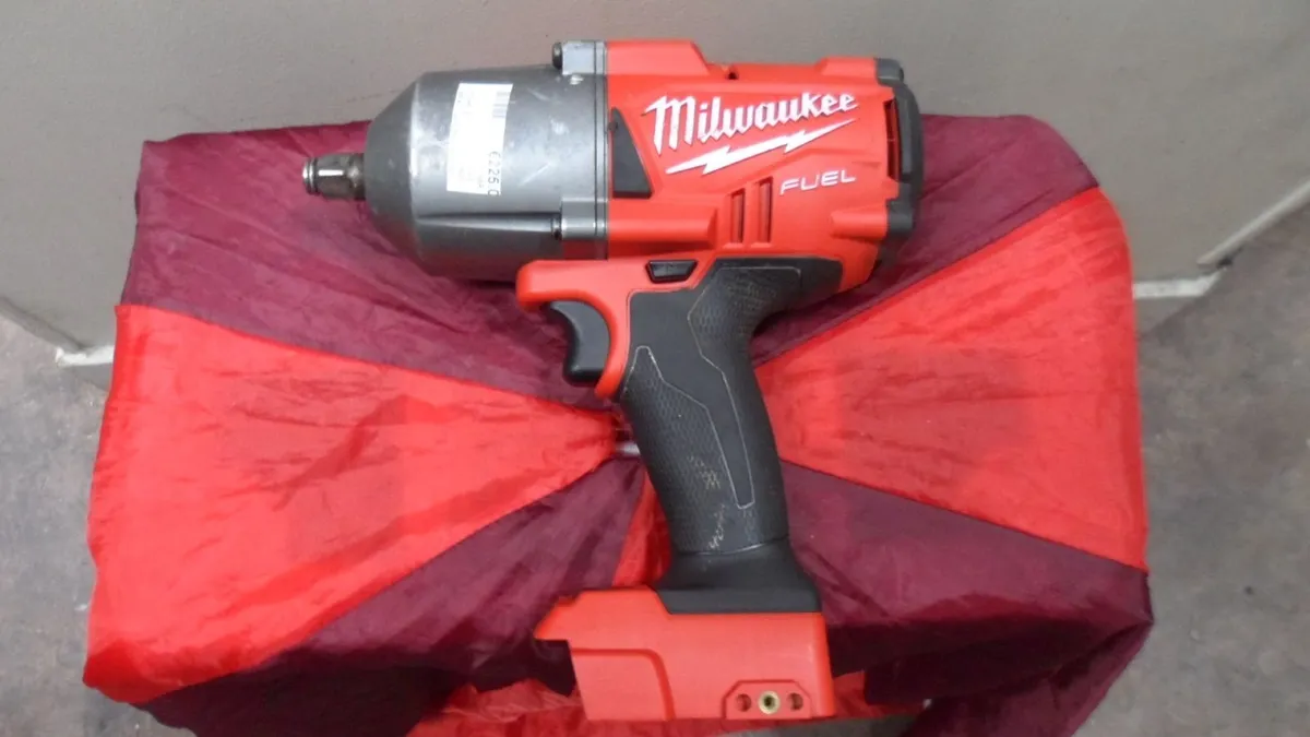 Milwaukee FUEL 1/2" Impact Wrench (M18FHIWF12) - Image 1